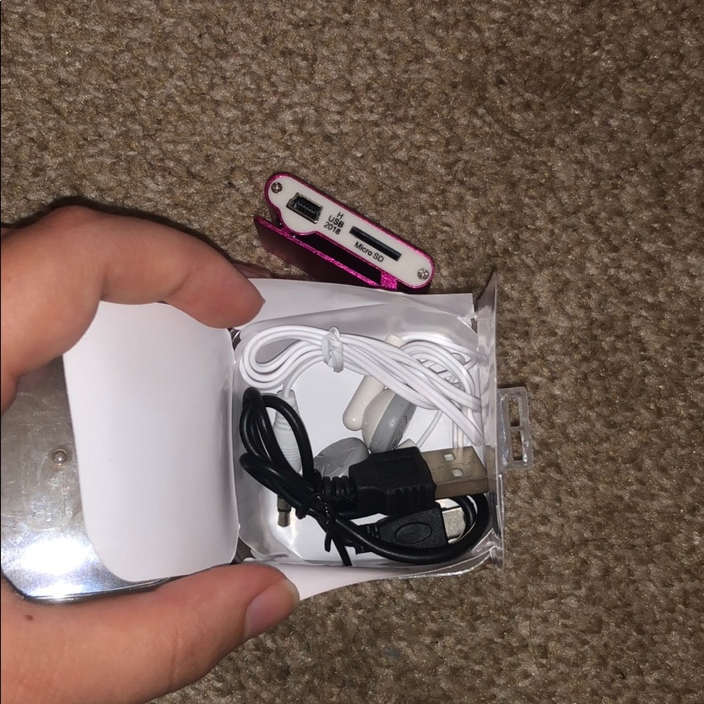 MP3 player - Picture 2 of 2